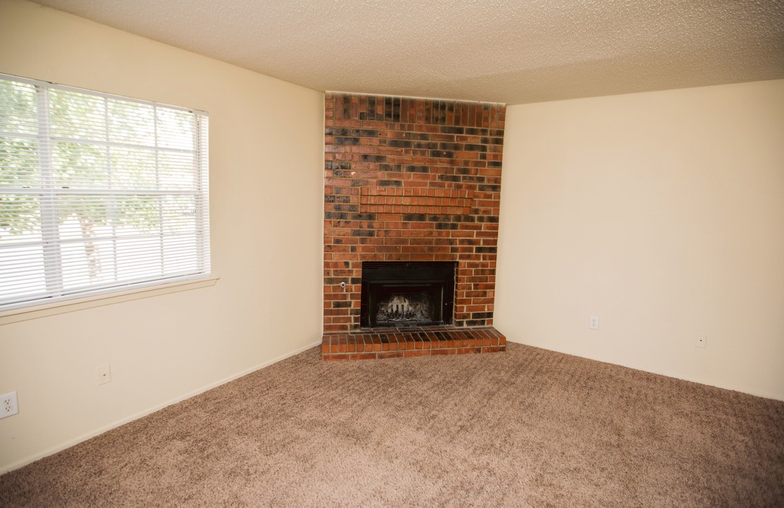 Cottonwood Townhomes in Amarillo, TX - Building Photo