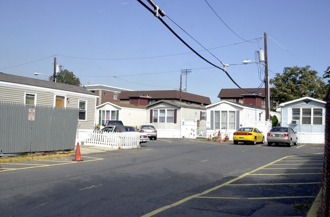 Sunset Bay Mobile Home Park in Bayonne, NJ - Building Photo - Building Photo