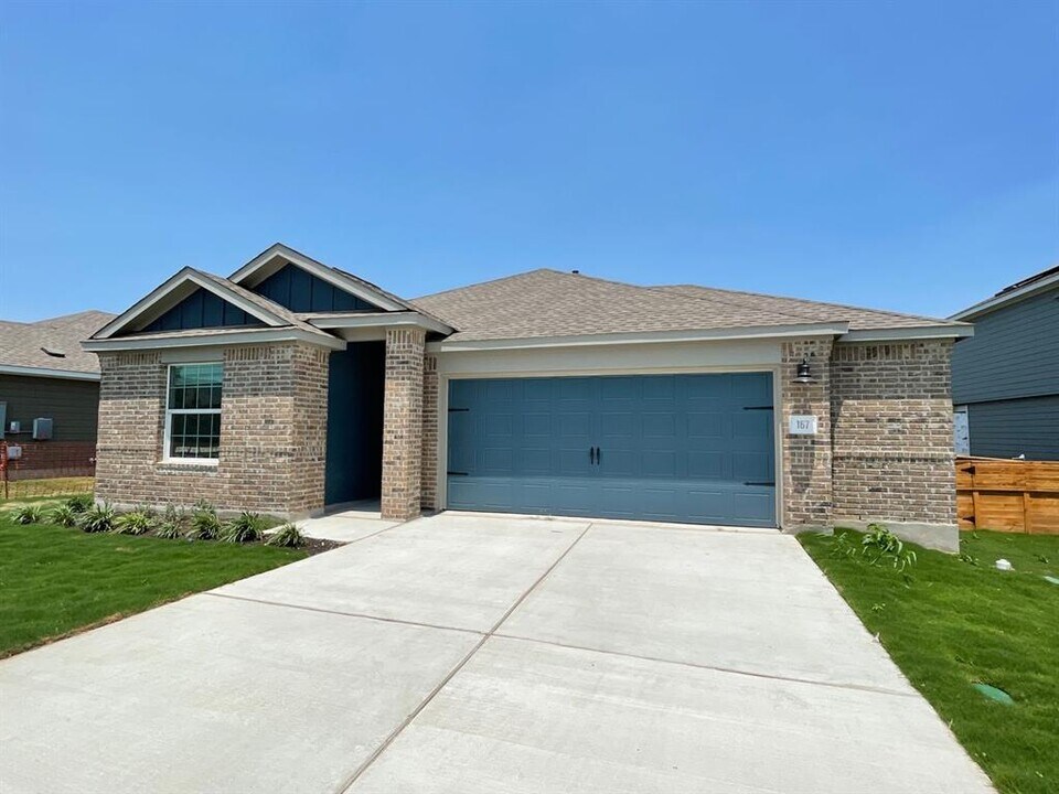 167 Madrid in Kyle, TX - Building Photo