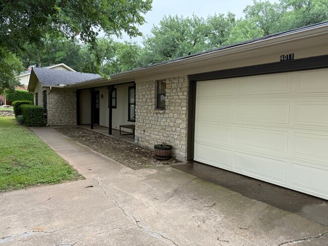 4011 Fairway Dr in Granbury, TX - Building Photo - Building Photo