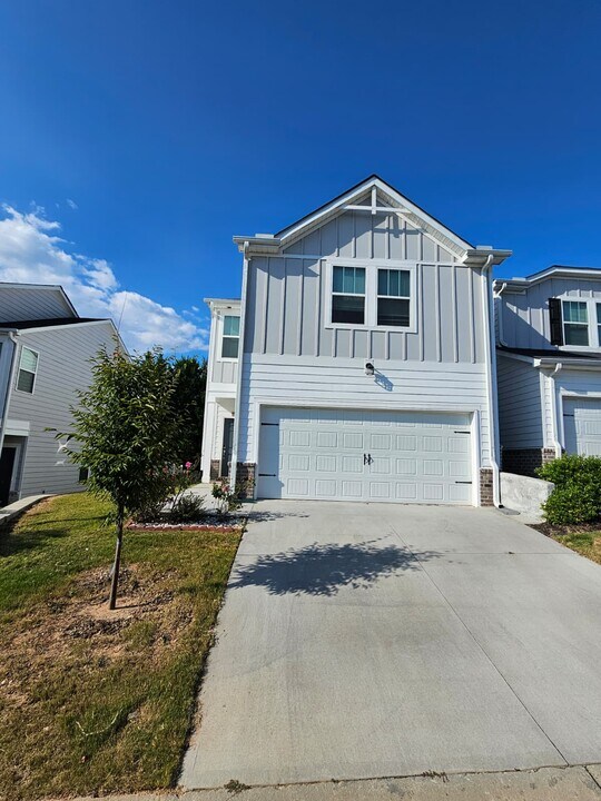 208 Round Back Wy in Mauldin, SC - Building Photo