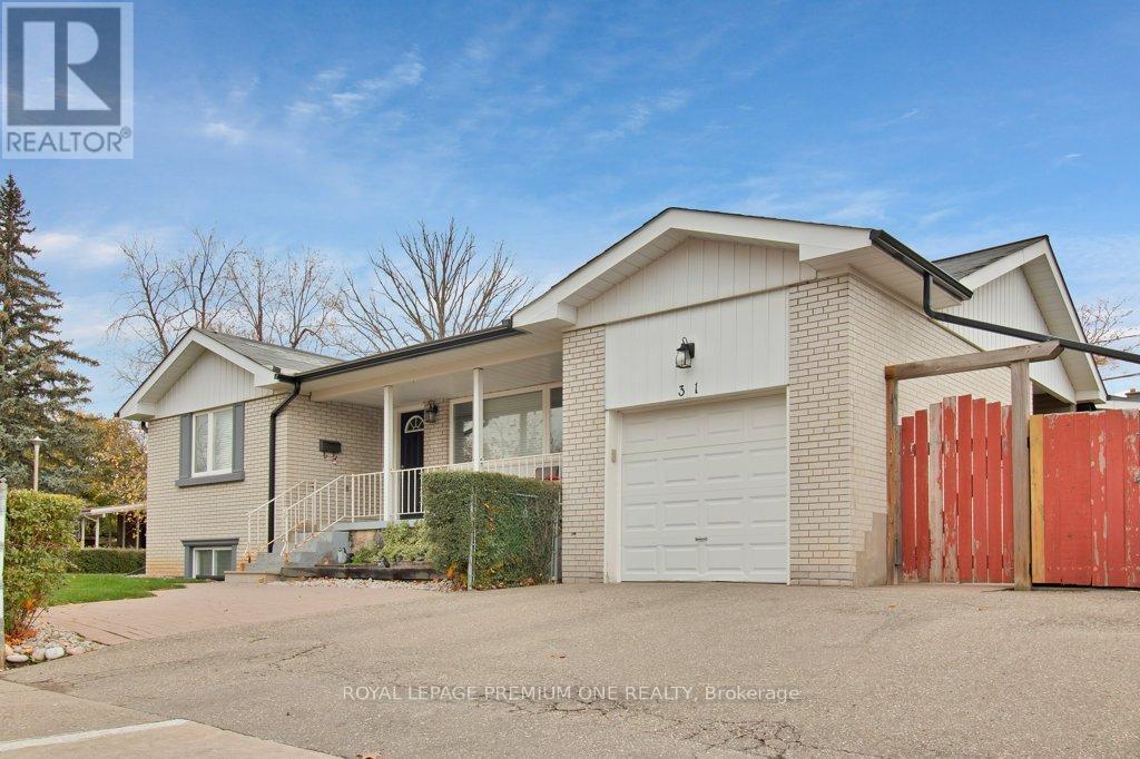 31 Corby Crescent in Brampton, ON - Building Photo