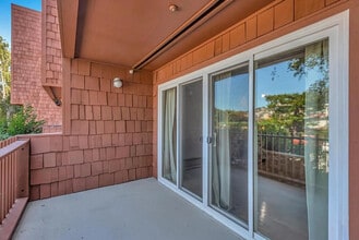 920 Mission Rd in South San Francisco, CA - Building Photo - Building Photo