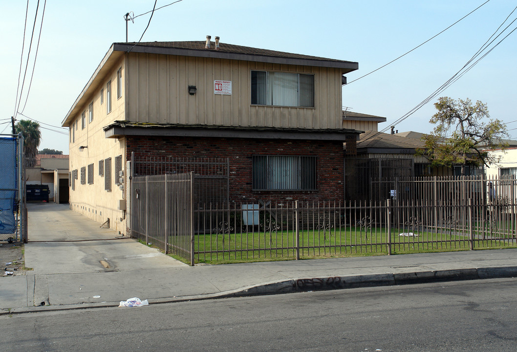 4030-4034 W 111th St in Inglewood, CA - Building Photo