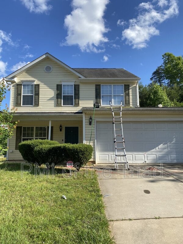 property at 202 Kinnley Ct