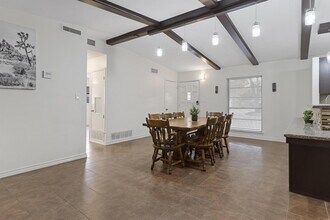 8407 Deer Haven Dr in San Antonio, TX - Foto de edificio - Building Photo