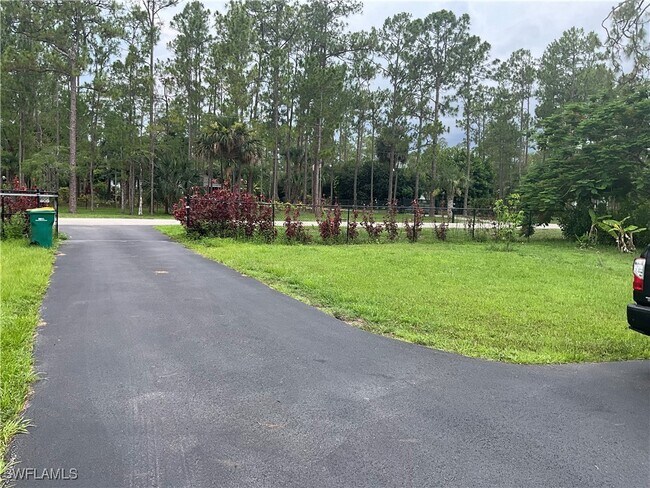 4143 2nd Ave NE in Naples, FL - Building Photo - Building Photo