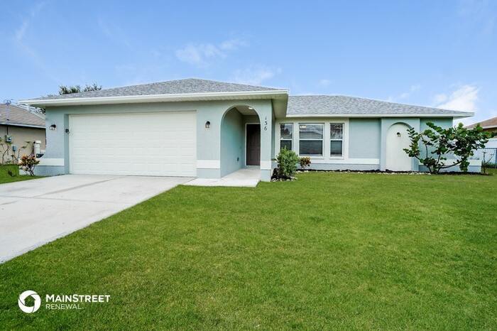 136 SE 21st Ln in Cape Coral, FL - Building Photo