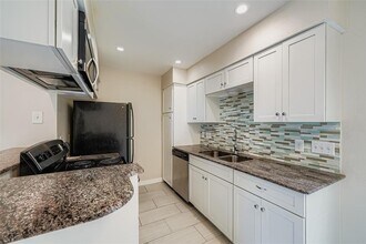 5604 Woodrow Ave in Austin, TX - Building Photo - Building Photo