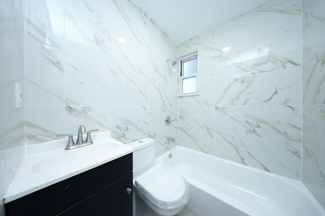 1632 W 4th St, Unit 1st floor in Brooklyn, NY - Building Photo - Building Photo