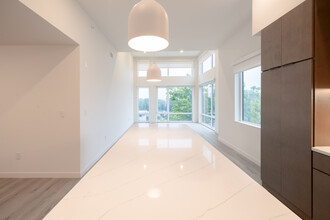 44 Springside in Arlington, NY - Foto de edificio - Building Photo