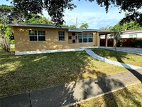 12850 NE Miami Ct in North Miami, FL - Foto de edificio - Building Photo