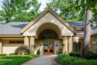 Lake Pointe Village in Traverse City, MI - Foto de edificio - Building Photo