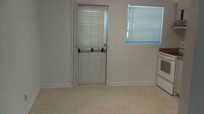 828 Prosperity Farms Rd in North Palm Beach, FL - Building Photo - Building Photo