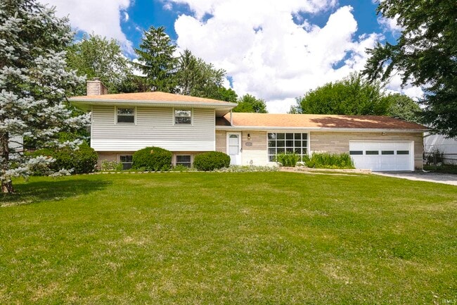 property at 3512 S Bainbridge Dr