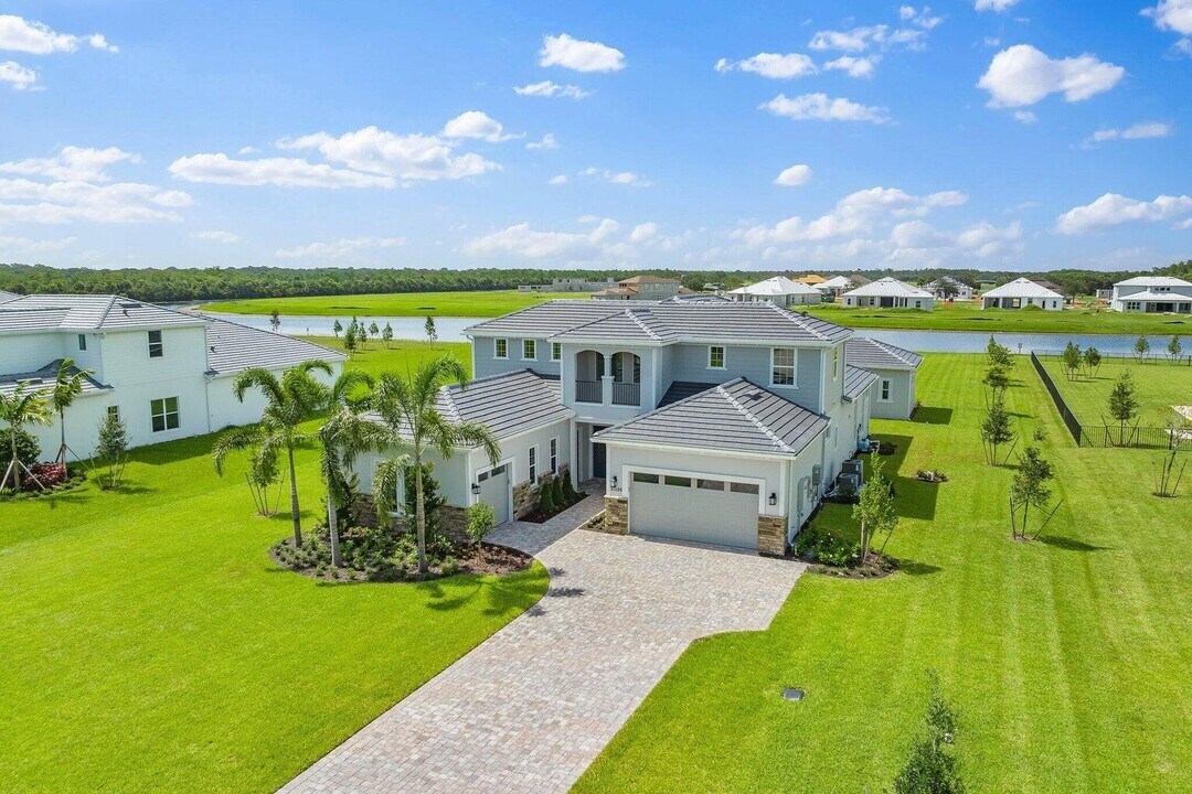 20156 SE Bridgewater Dr in Jupiter, FL - Building Photo