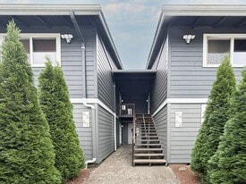 5495 A St in Springfield, OR - Building Photo