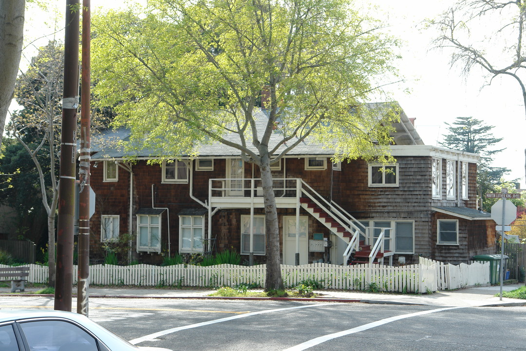 1300 Martin Luther King Jr Way in Berkeley, CA - Foto de edificio