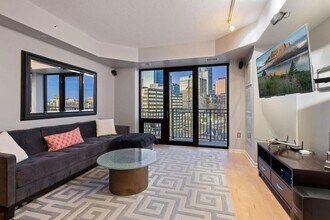 500 E Grant St in Minneapolis, MN - Foto de edificio - Building Photo