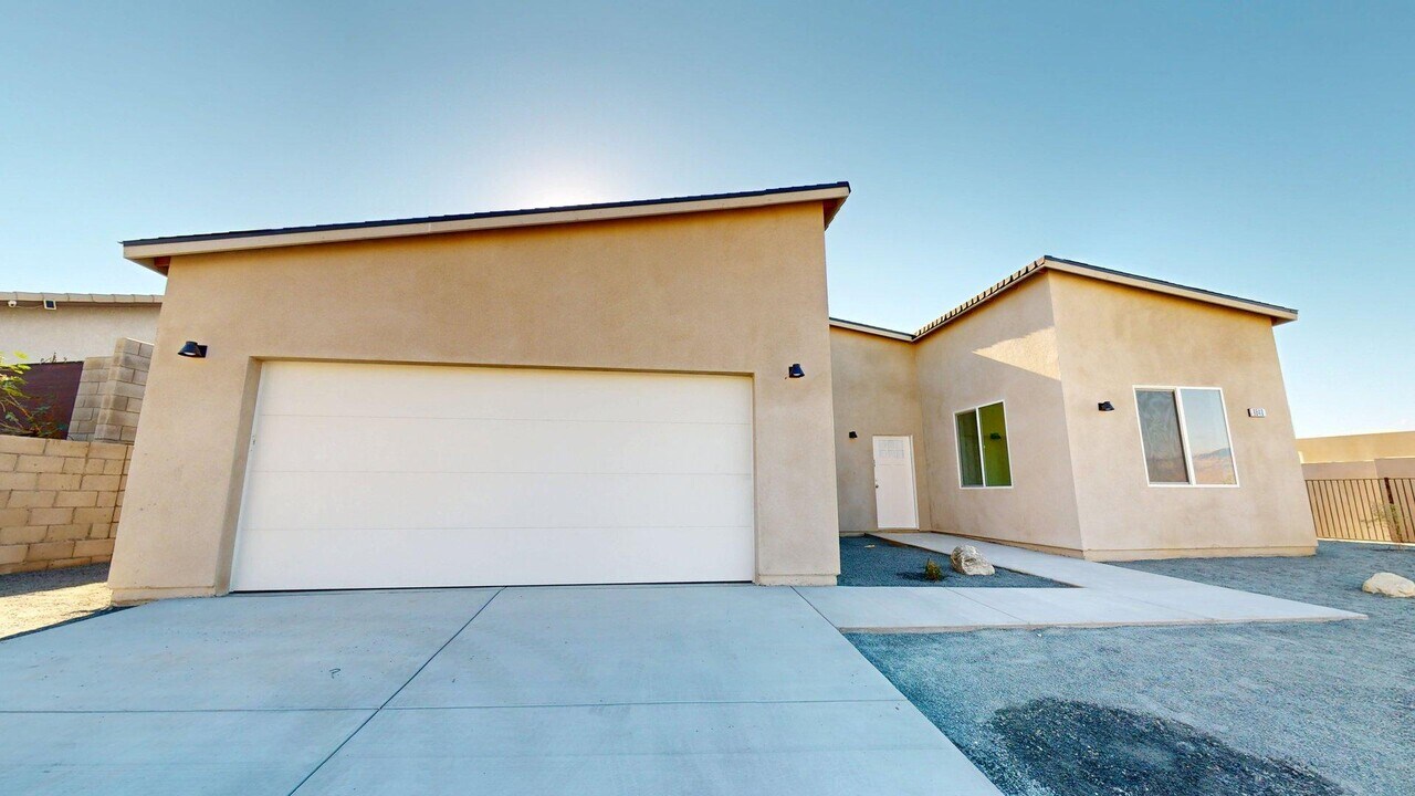 9840 Mesquite Ave in Desert Hot Springs, CA - Building Photo