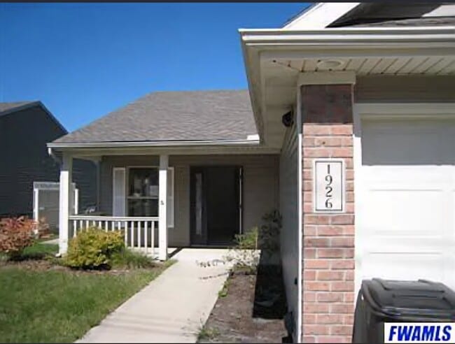 1926 Beechmont Dr in Fort Wayne, IN - Foto de edificio - Building Photo