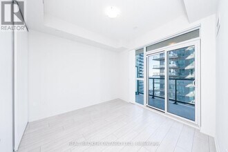 38 Annie Craig Dr in Toronto, ON - Building Photo - Building Photo