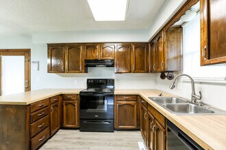 1701 SE 2 St in Blue Springs, MO - Building Photo - Building Photo