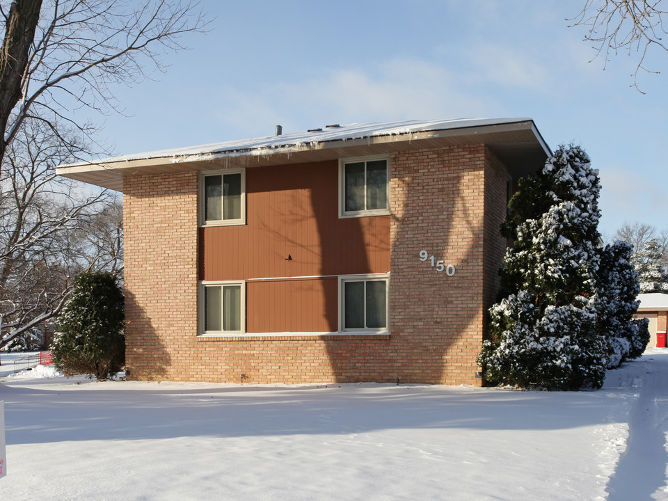 9150 Nicollet Ave S in Bloomington, MN - Foto de edificio