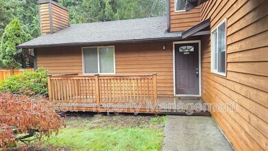 565 NW Carolyn Ln in Poulsbo, WA - Building Photo - Building Photo