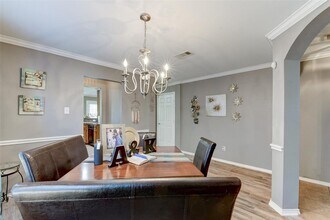 16606 Hodgefield Ln in Houston, TX - Foto de edificio - Building Photo