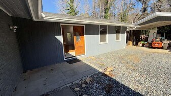 3400 Spalding Dr, Unit 440 in Atlanta, GA - Building Photo