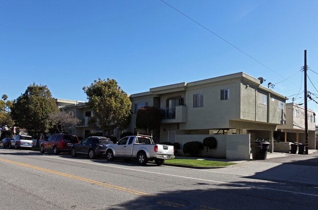 1724 Arizona Ave in Santa Monica, CA - Building Photo - Building Photo