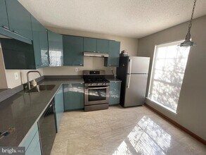 6 Harris Ct in Trenton, NJ - Building Photo - Building Photo