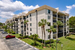 The Gate in Tamarac, FL - Building Photo