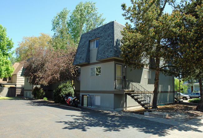 Lennon Apartments in Corvallis, OR - Building Photo - Building Photo