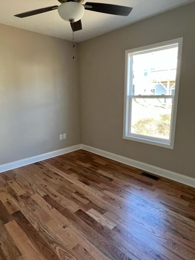 220 Oak Mdw Ln in Woodfin, NC - Building Photo - Building Photo