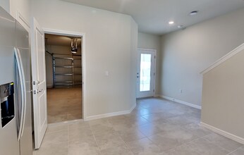 3109 Emerald Acrs Ln in Sanford, FL - Foto de edificio - Building Photo