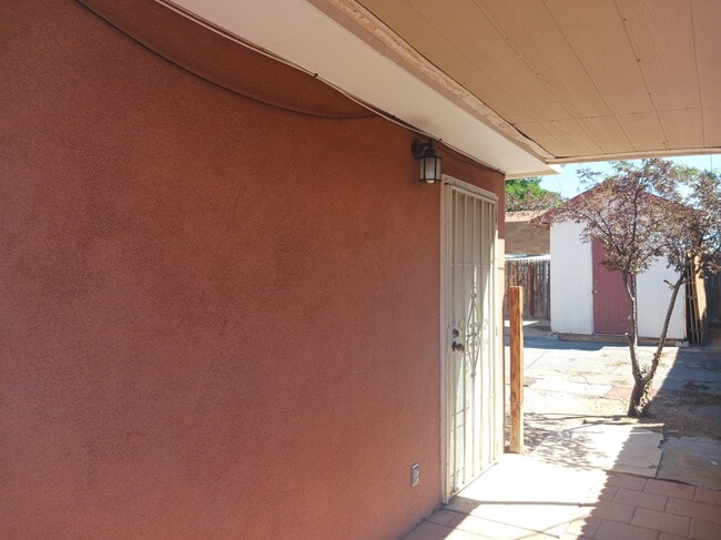 608 San Pablo St SE, Unit B in Albuquerque, NM - Foto de edificio - Building Photo