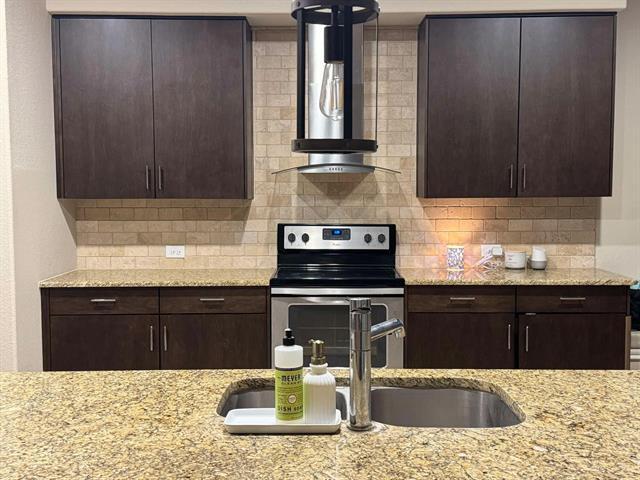 801 Oriel Cir in Crowley, TX - Building Photo - Building Photo