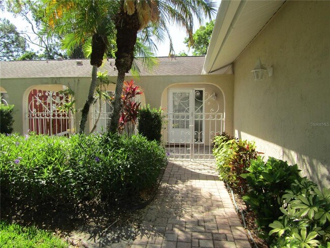 5270 Villa Majorca Ct in Sarasota, FL - Building Photo - Building Photo