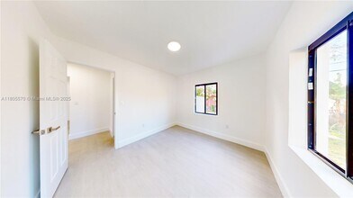 355 NE 111th St in Miami, FL - Building Photo - Building Photo