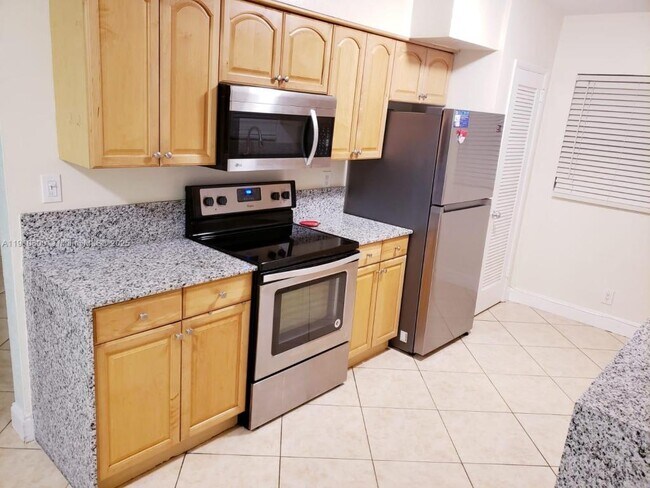 property at 1031 N 16th Ct