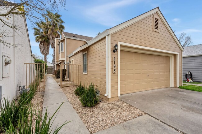 2198 Sandcastle Way in Sacramento, CA - Building Photo - Building Photo