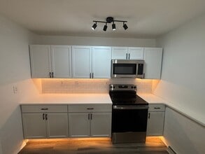 656 Summit St in King of Prussia, PA - Building Photo - Building Photo