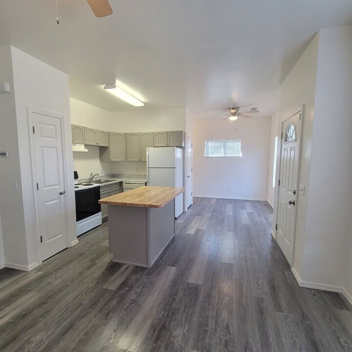 8321 Florentine Rd in Prescott Valley, AZ - Building Photo