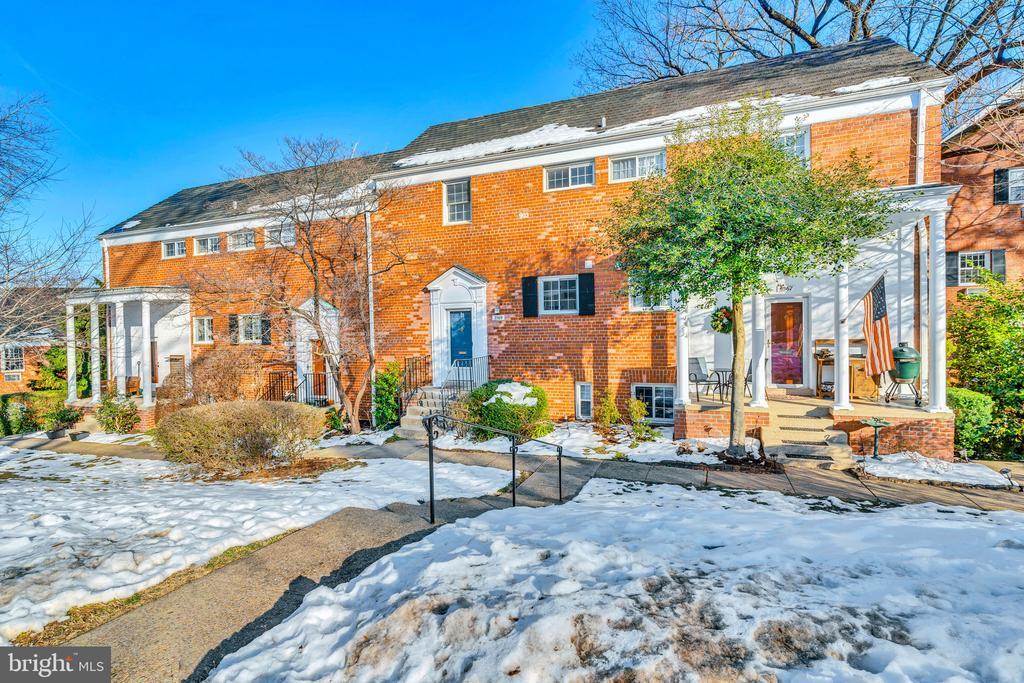 3569 Martha Custis Dr in Alexandria, VA - Building Photo