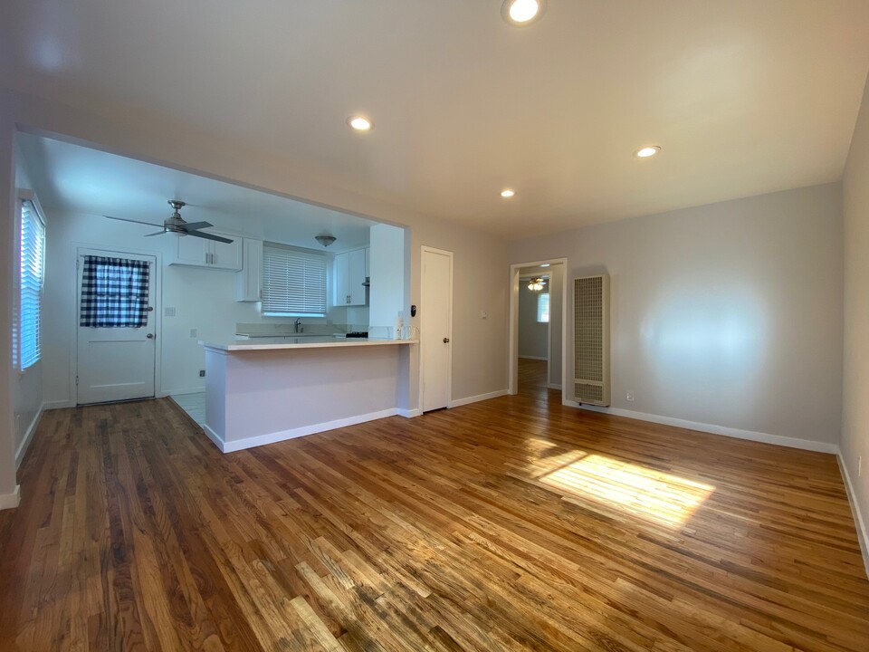 12641 Vanowen St, Unit 3 in Los Angeles, CA - Building Photo