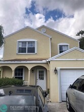 9957 W Daffodil Ln in Miramar, FL - Building Photo - Building Photo