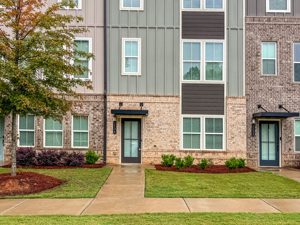 1136 Buice Lake Pky in Acworth, GA - Building Photo