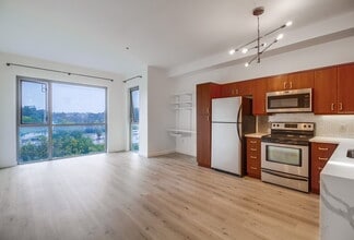 889 Date St in San Diego, CA - Building Photo - Building Photo